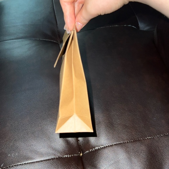 Burberry gift paper bag. - Picture 4 of 4